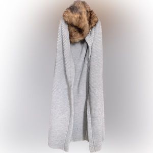 Merona Target super cute sweater vest jacket with faux fur collar